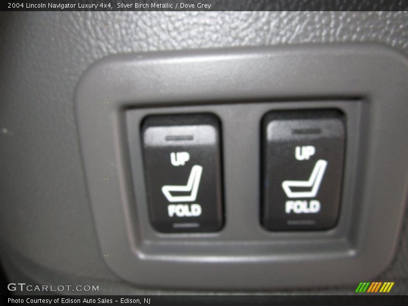 Silver Birch Metallic / Dove Grey 2004 Lincoln Navigator Luxury 4x4