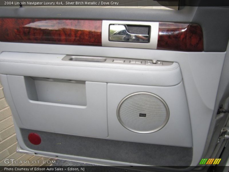 Silver Birch Metallic / Dove Grey 2004 Lincoln Navigator Luxury 4x4