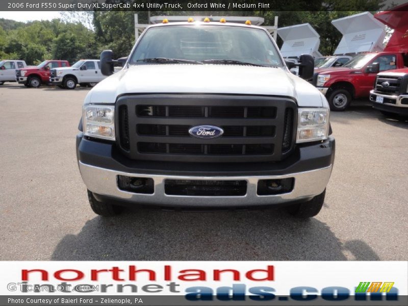 Oxford White / Medium Flint 2006 Ford F550 Super Duty XL SuperCab 4x4 Utility Truck