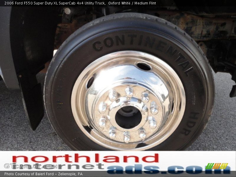 Oxford White / Medium Flint 2006 Ford F550 Super Duty XL SuperCab 4x4 Utility Truck