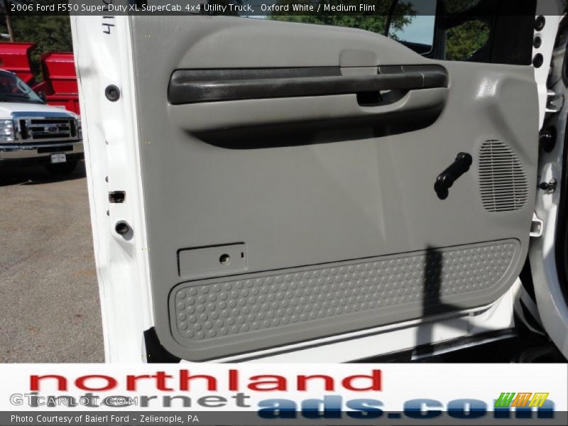 Oxford White / Medium Flint 2006 Ford F550 Super Duty XL SuperCab 4x4 Utility Truck