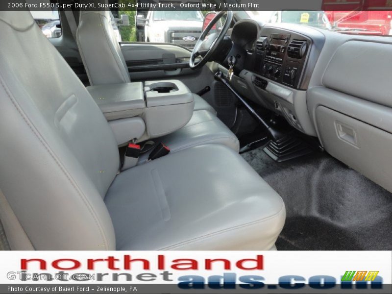Oxford White / Medium Flint 2006 Ford F550 Super Duty XL SuperCab 4x4 Utility Truck