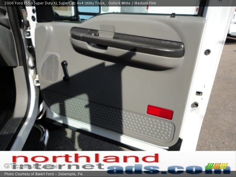 Oxford White / Medium Flint 2006 Ford F550 Super Duty XL SuperCab 4x4 Utility Truck