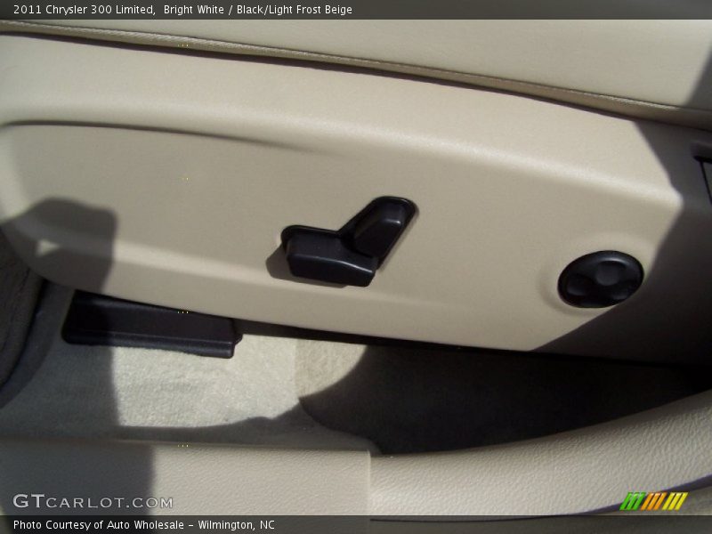 Bright White / Black/Light Frost Beige 2011 Chrysler 300 Limited