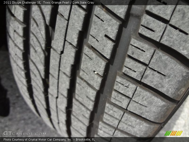 Toxic Orange Pearl / Dark Slate Gray 2011 Dodge Challenger SE