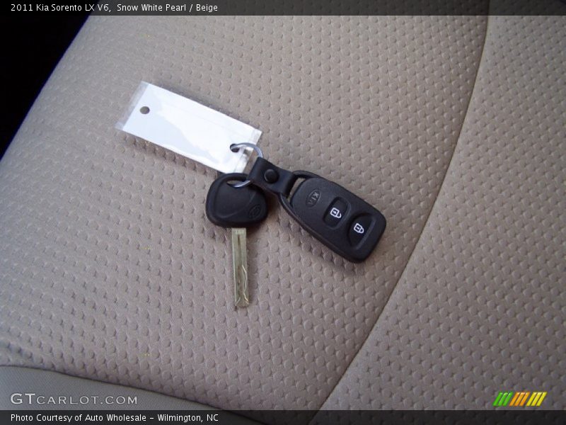Snow White Pearl / Beige 2011 Kia Sorento LX V6