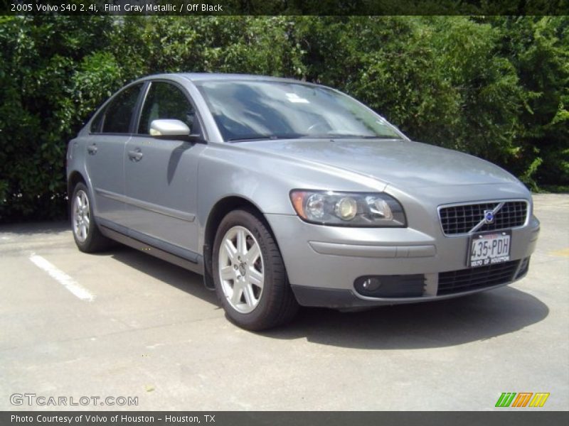 Flint Gray Metallic / Off Black 2005 Volvo S40 2.4i