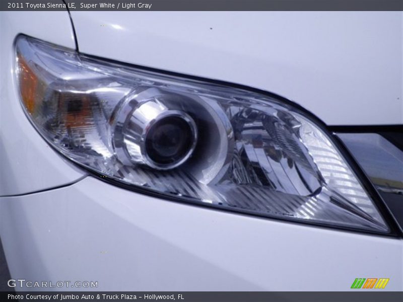Super White / Light Gray 2011 Toyota Sienna LE
