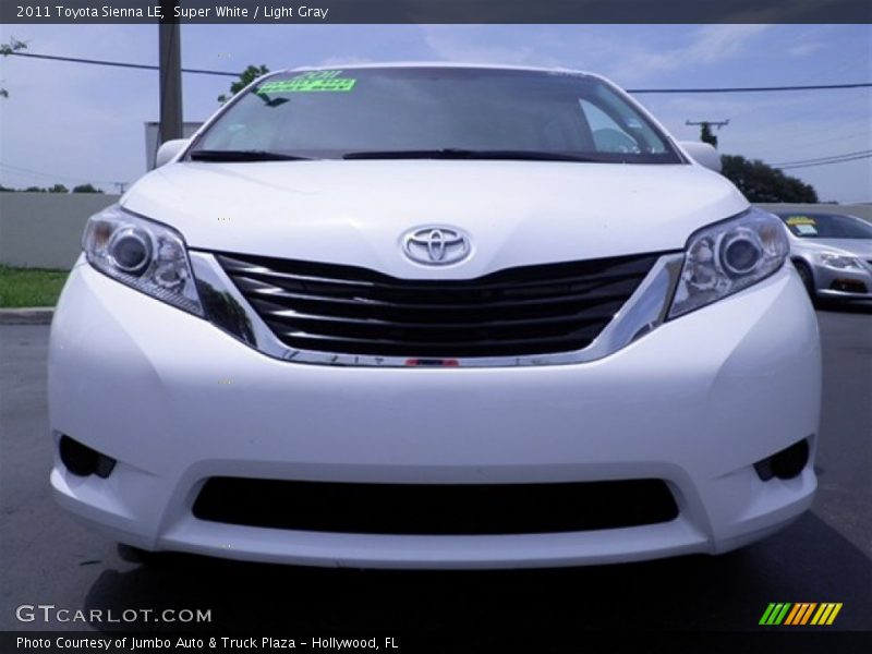 Super White / Light Gray 2011 Toyota Sienna LE