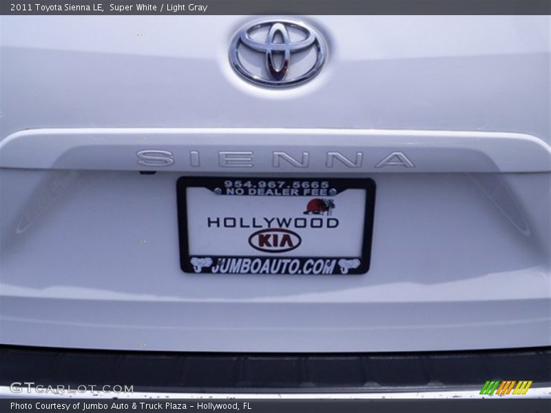 Super White / Light Gray 2011 Toyota Sienna LE