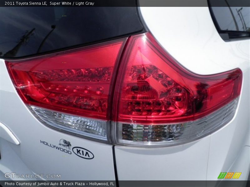 Super White / Light Gray 2011 Toyota Sienna LE