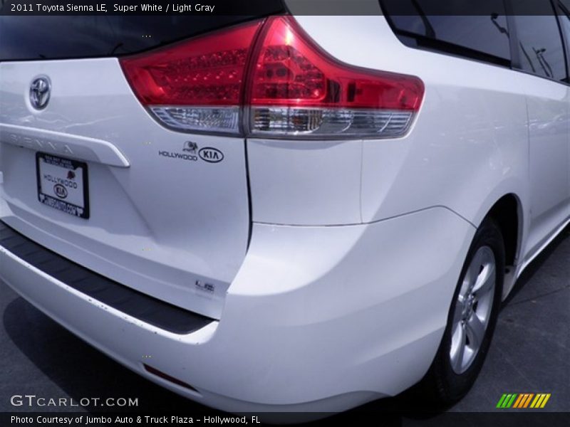 Super White / Light Gray 2011 Toyota Sienna LE