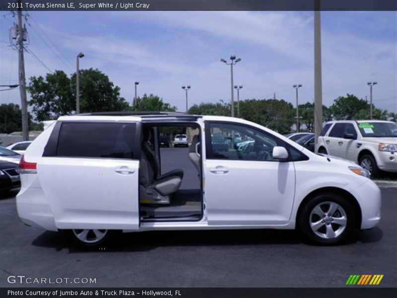 Super White / Light Gray 2011 Toyota Sienna LE