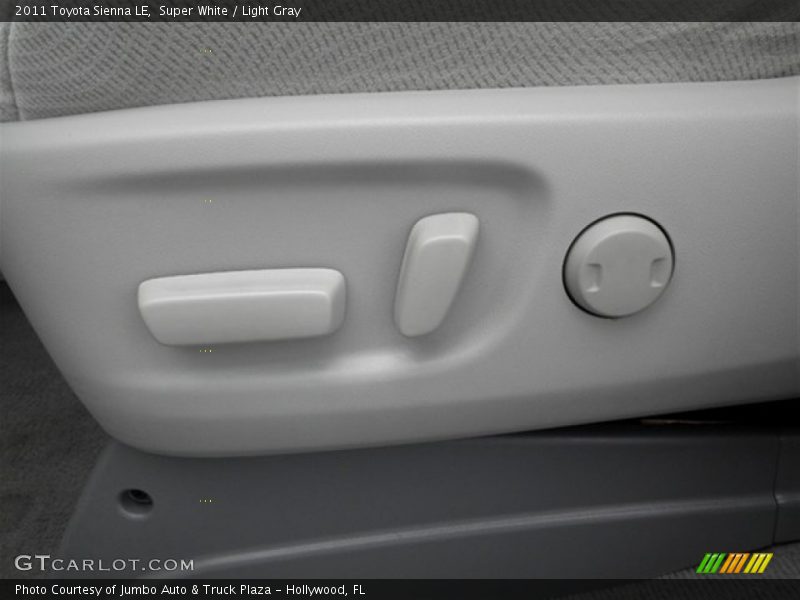 Super White / Light Gray 2011 Toyota Sienna LE