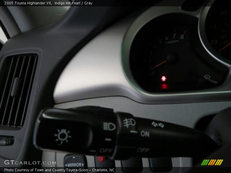 Indigo Ink Pearl / Gray 2005 Toyota Highlander V6
