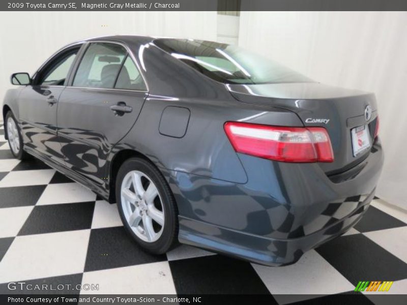 Magnetic Gray Metallic / Charcoal 2009 Toyota Camry SE