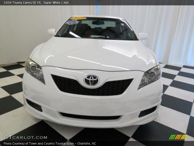 Super White / Ash 2009 Toyota Camry SE V6