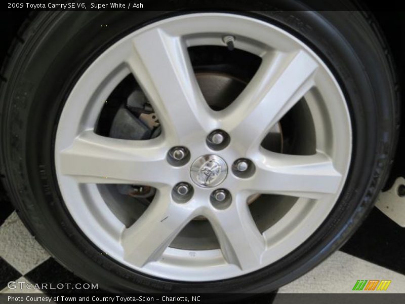 Super White / Ash 2009 Toyota Camry SE V6
