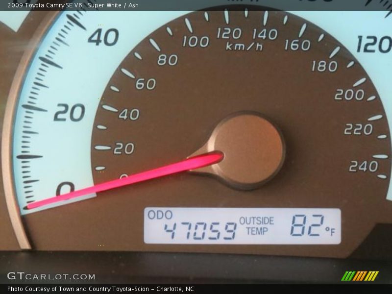 Super White / Ash 2009 Toyota Camry SE V6
