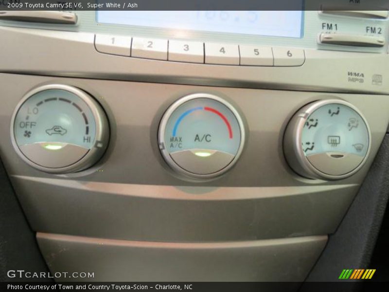 Super White / Ash 2009 Toyota Camry SE V6