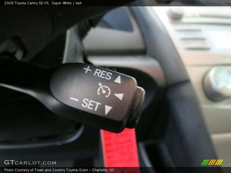 Super White / Ash 2009 Toyota Camry SE V6