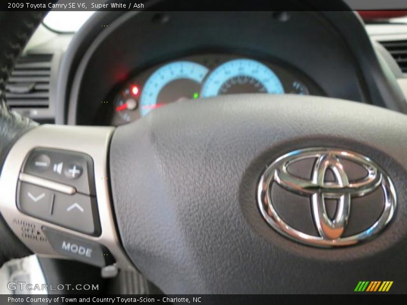 Super White / Ash 2009 Toyota Camry SE V6