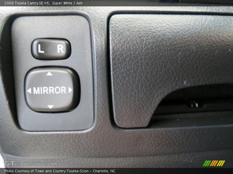Super White / Ash 2009 Toyota Camry SE V6