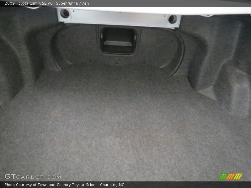 Super White / Ash 2009 Toyota Camry SE V6