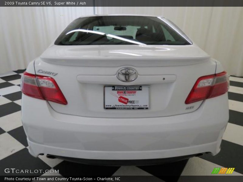Super White / Ash 2009 Toyota Camry SE V6