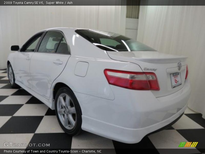 Super White / Ash 2009 Toyota Camry SE V6