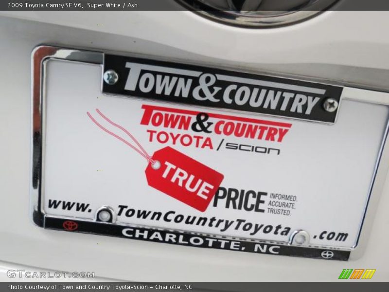 Super White / Ash 2009 Toyota Camry SE V6
