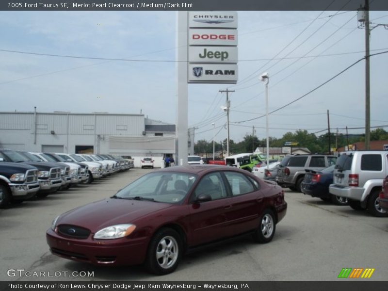 Merlot Pearl Clearcoat / Medium/Dark Flint 2005 Ford Taurus SE