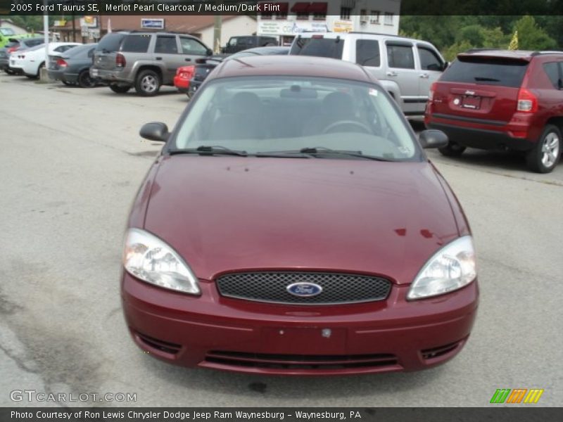 Merlot Pearl Clearcoat / Medium/Dark Flint 2005 Ford Taurus SE