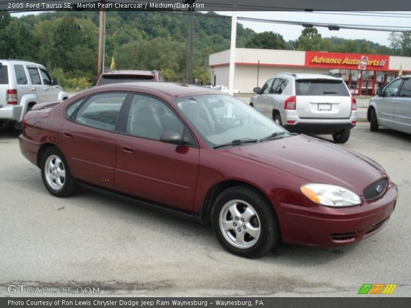 Merlot Pearl Clearcoat / Medium/Dark Flint 2005 Ford Taurus SE