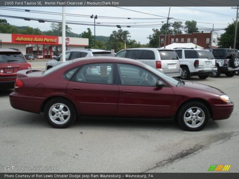 Merlot Pearl Clearcoat / Medium/Dark Flint 2005 Ford Taurus SE