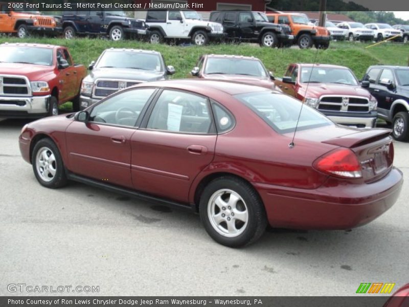 Merlot Pearl Clearcoat / Medium/Dark Flint 2005 Ford Taurus SE