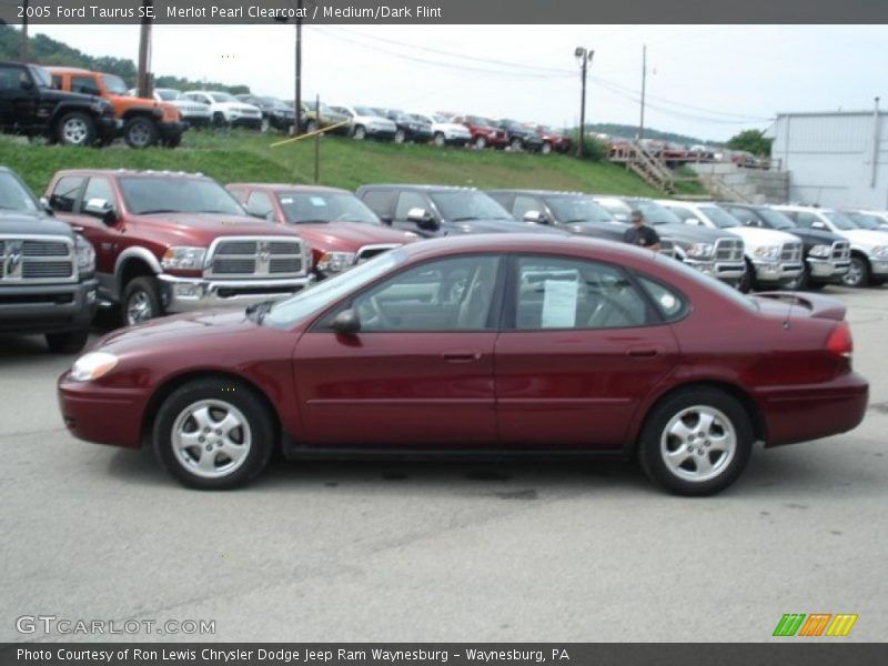Merlot Pearl Clearcoat / Medium/Dark Flint 2005 Ford Taurus SE