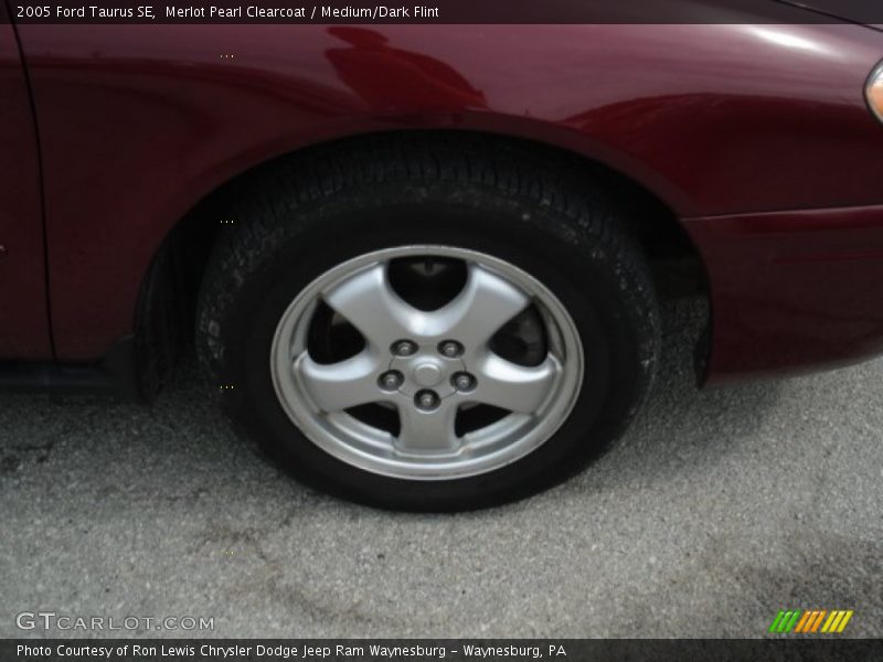 Merlot Pearl Clearcoat / Medium/Dark Flint 2005 Ford Taurus SE