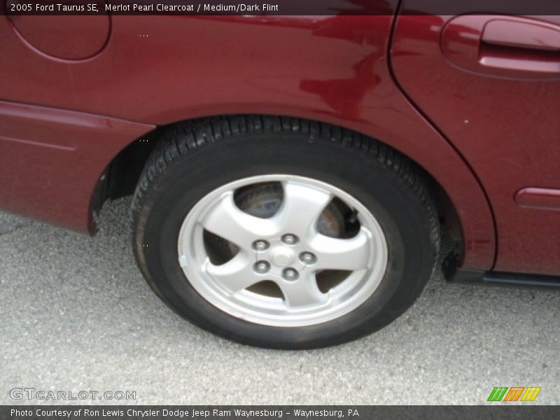 Merlot Pearl Clearcoat / Medium/Dark Flint 2005 Ford Taurus SE