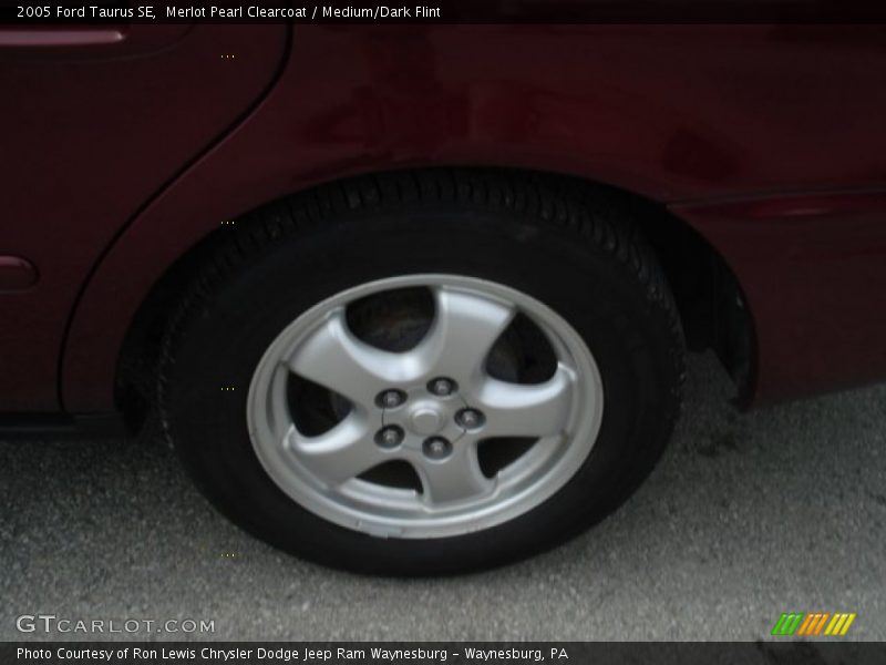 Merlot Pearl Clearcoat / Medium/Dark Flint 2005 Ford Taurus SE