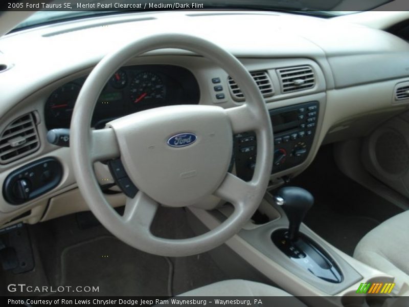 Merlot Pearl Clearcoat / Medium/Dark Flint 2005 Ford Taurus SE