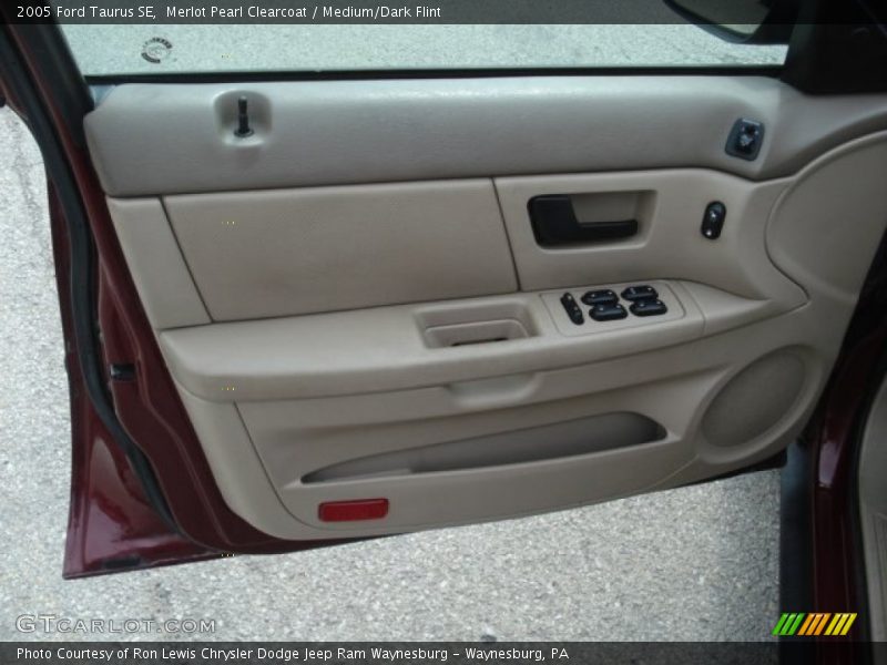 Merlot Pearl Clearcoat / Medium/Dark Flint 2005 Ford Taurus SE
