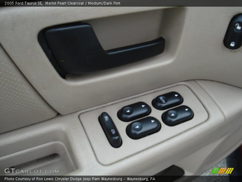 Merlot Pearl Clearcoat / Medium/Dark Flint 2005 Ford Taurus SE