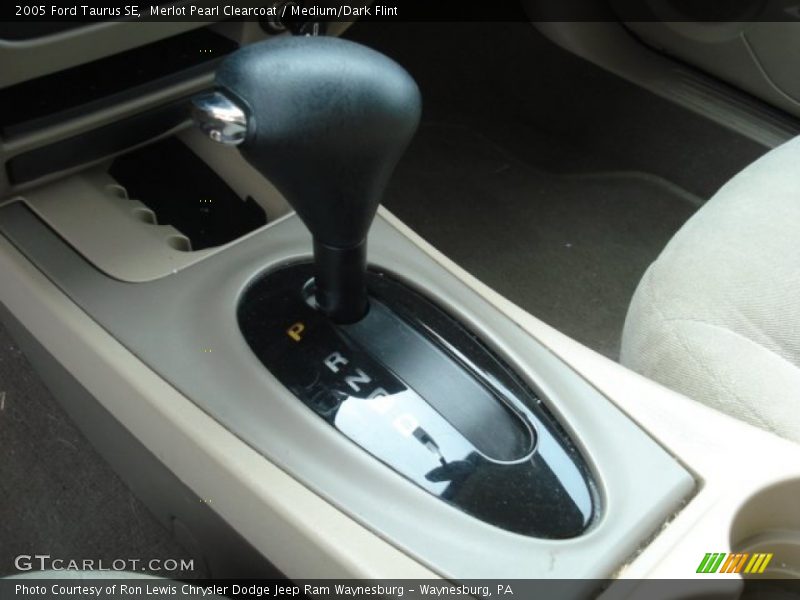 Merlot Pearl Clearcoat / Medium/Dark Flint 2005 Ford Taurus SE