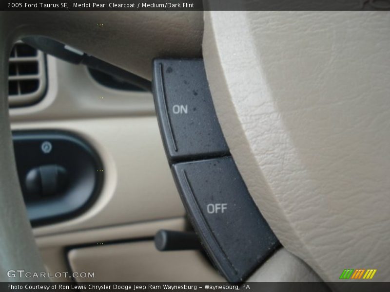 Merlot Pearl Clearcoat / Medium/Dark Flint 2005 Ford Taurus SE