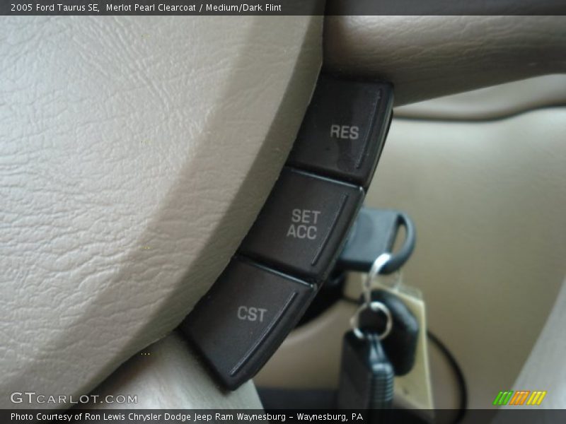 Merlot Pearl Clearcoat / Medium/Dark Flint 2005 Ford Taurus SE