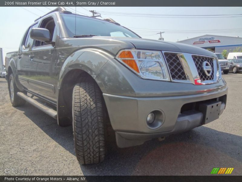 Storm Gray / Charcoal 2006 Nissan Frontier LE Crew Cab 4x4