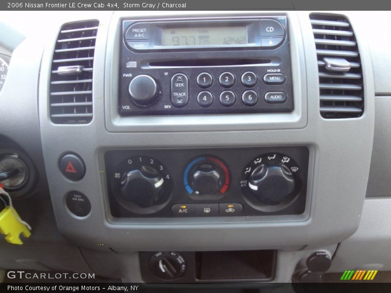 Storm Gray / Charcoal 2006 Nissan Frontier LE Crew Cab 4x4