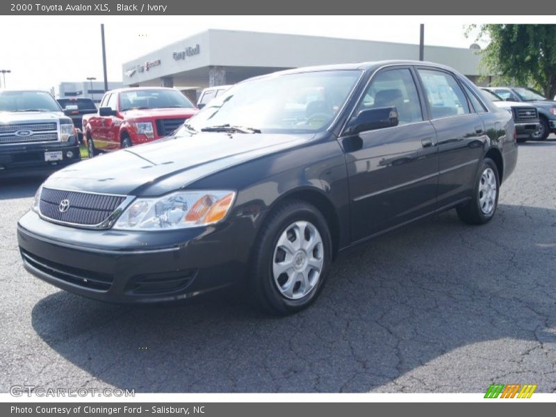 Black / Ivory 2000 Toyota Avalon XLS