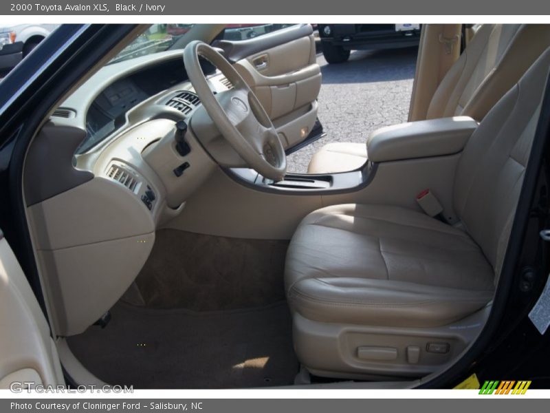 Black / Ivory 2000 Toyota Avalon XLS